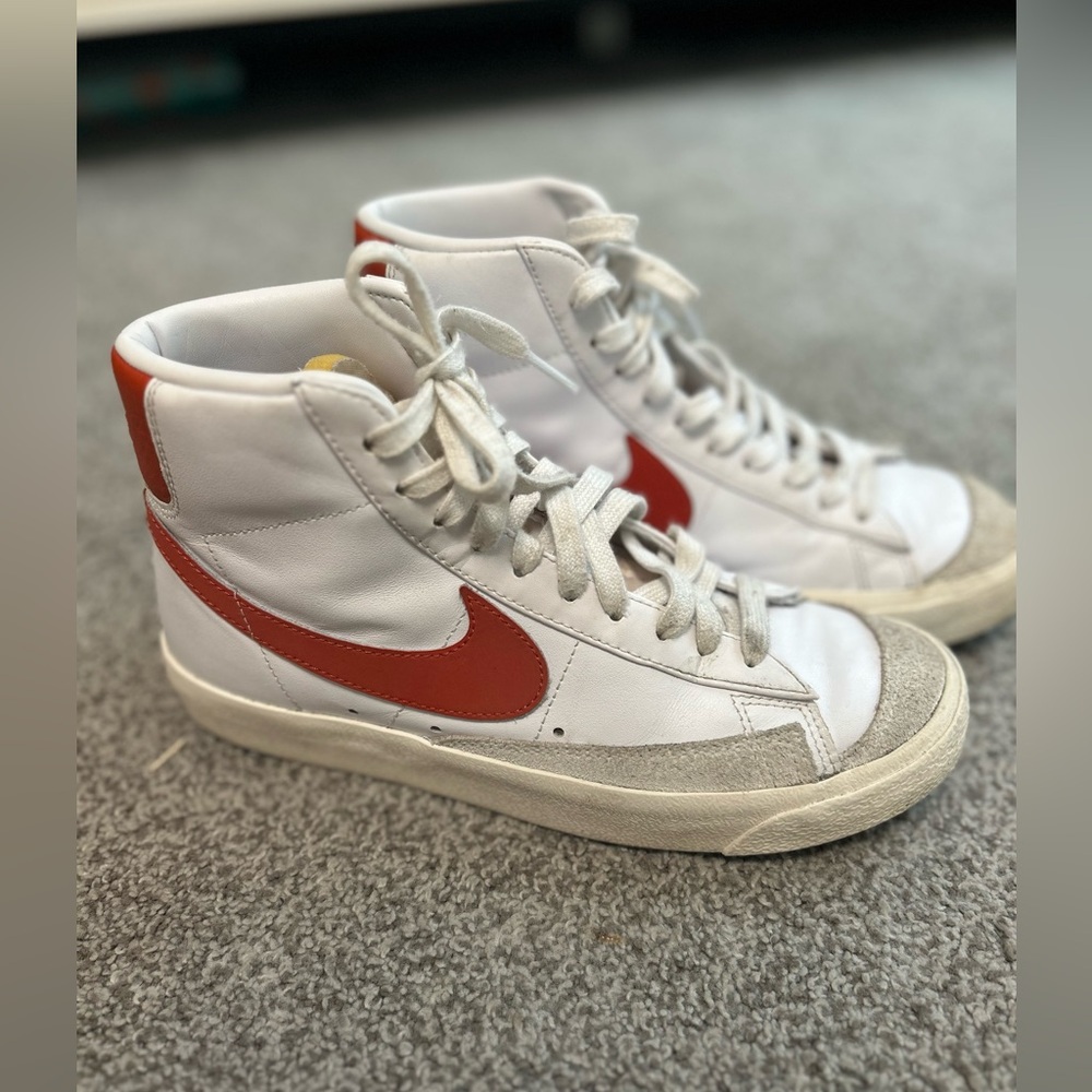 Nike White and Red High-Tops